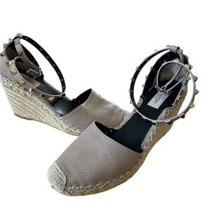 Valentino Garavani Rockstud Ankle Strap Wedge Espadrilles Sandals Size 39 US 9